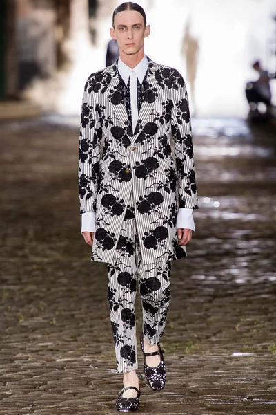 Look 19